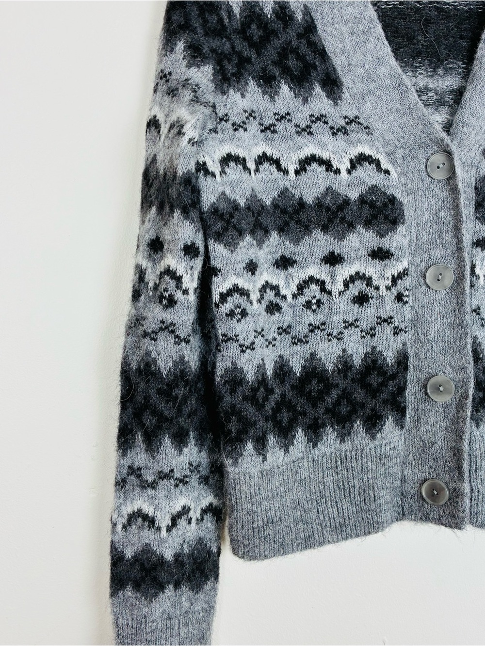 Vince grey and black fairisle alpaca blend v-neck cardigan sweater. Medium. - Picture 5 of 8